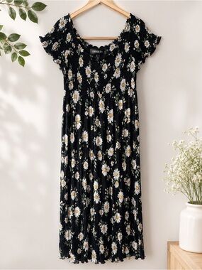 Forever 21+ Black Floral Hi Low Maxi Dress with White Daisies